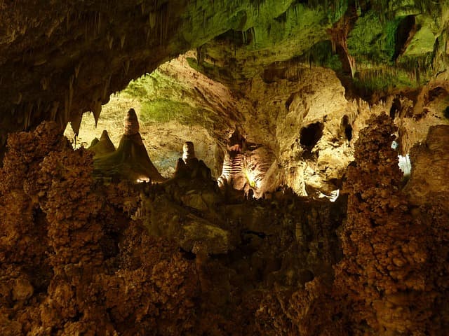 Les mystères du monde souterrain : un voyage fascinant